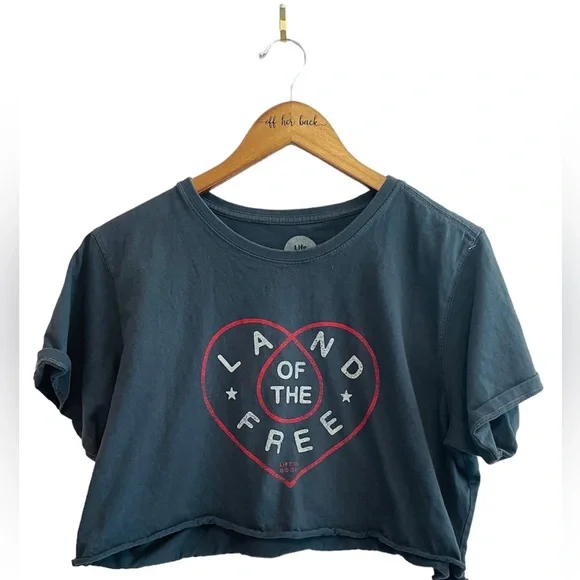 3/$25 🖤 Life is Good Cropped Tee - Picture 1 of 3